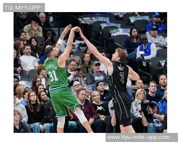 小萨连续三年领跑两双榜单成为历史第五位达成此成就的球员 小萨连续三年领跑两双榜单成为历史第五位达成此成就的球员