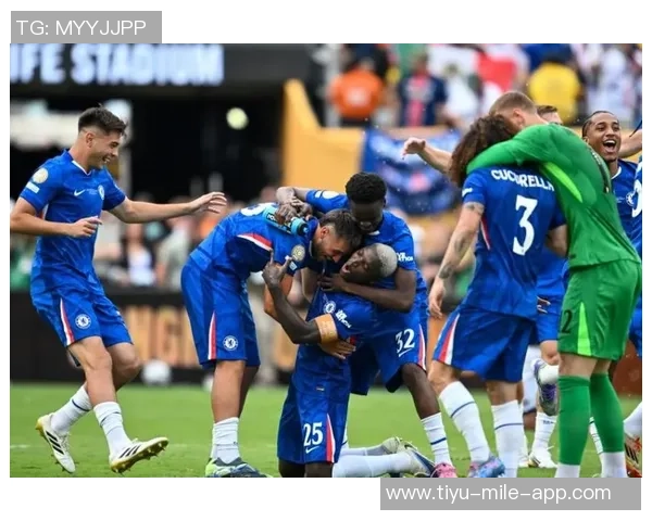 斯特拉斯堡球迷愤怒抗议母公司将球队当作切尔西二队的悲惨现状 斯特拉斯堡球迷愤怒抗议母公司将球队当作切尔西二队的悲惨现状